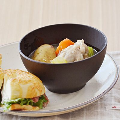 ナチュラルな木のお椀で、おしゃれな食卓に。スープボウル以外にデザートボウルとしても。 お椀 汁椀 木製 木彫り模様のスープミルクティーボウル 食洗機対応