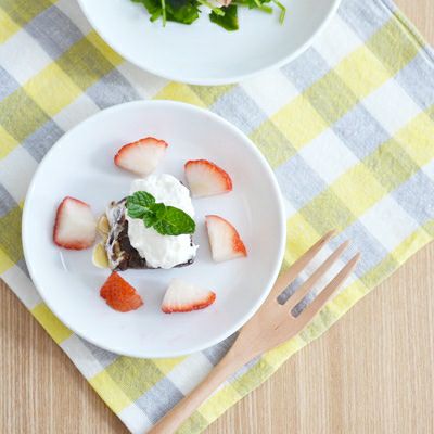 毎日の食卓で活躍 扱いやすい 軽量磁器のうつわ 耳付きボウル