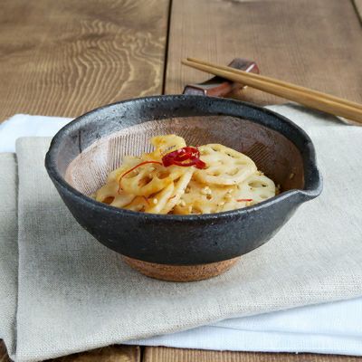 陶芸作家 加藤明子さん作の、小さいサイズのすり鉢とすりこぎの食器