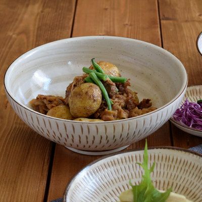 琉球リーフ 沖縄食器風のデザインがおしゃれで人気の丼ぶり。麺鉢から丼物に