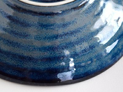 微妙なカラーが魅力的なボウル