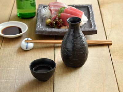 お酒が一合入る徳利。和の趣がおしゃれな人気の和食器。毎日の晩酌に