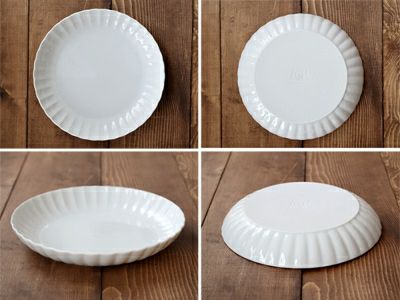 かわいいフリル型がおしゃれな当店オリジナルのプレート。パスタ皿や