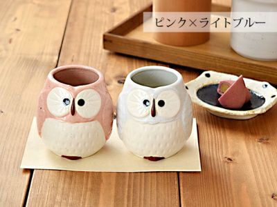 名入れ可能のかわいいフクロウ湯呑みペアセット。お祝いなどギフト