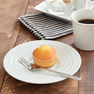 シックな中皿はケーキ皿や取り皿にオススメ。コーヒーカップ