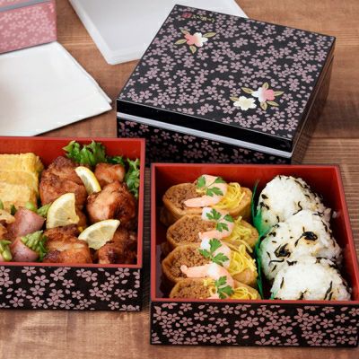 かわいい桜柄の三段重箱 運動会 正月のおせち料理 お花見などにに人気の和食器 かわいい桜柄の三段重箱 運動会 正月のおせち料理 お花見などにに人気の和食器