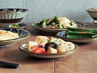 中国磁州窯 浮き彫り 唐草模様 22cm皿 2枚セット 中国磁州窯 浮き彫り