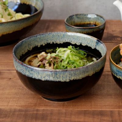器の個性を楽しめる天目白流しの食器。和食器らしいおしゃれな小丼です