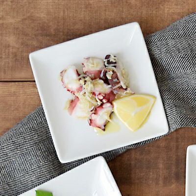 シンプルな洋食器、LAPISシリーズの三つ仕切り小鉢。調味料など