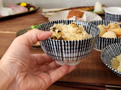 十草模様のおしゃれなな和食器。男性も満足できる深型お茶碗