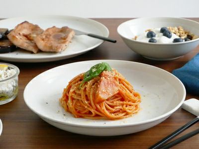 おしゃれでお手入れしやすい、暮らしになじむ軽量食器。