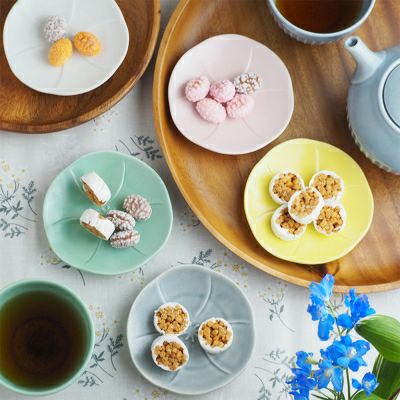 食卓を華やかに飾ってくれる可愛い小皿。
