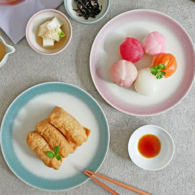 優雅に輝く、花束の美しさを映すガラス角皿