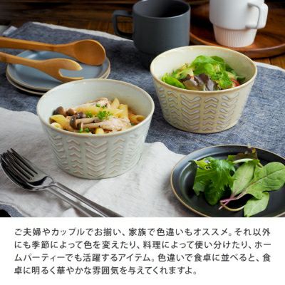 ニュアンスカラーで大人のおうちカフェ、軽量の洋食器。