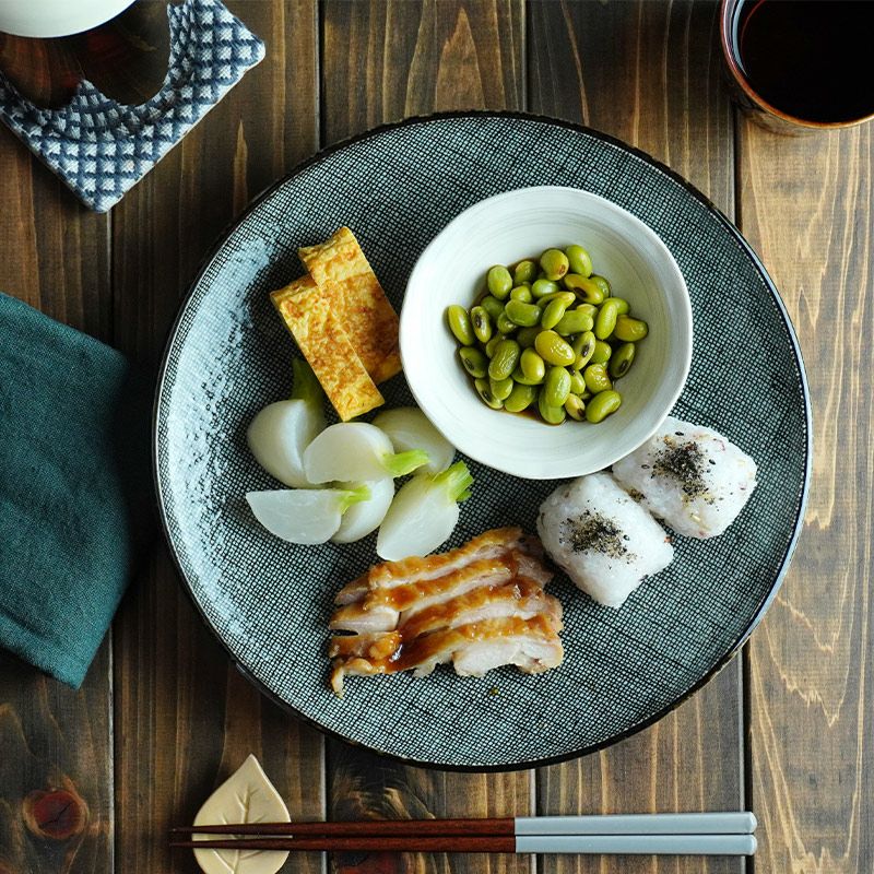 おしゃれなモダンな和食器。洋食にもしっくり馴染んでくれる大皿です。