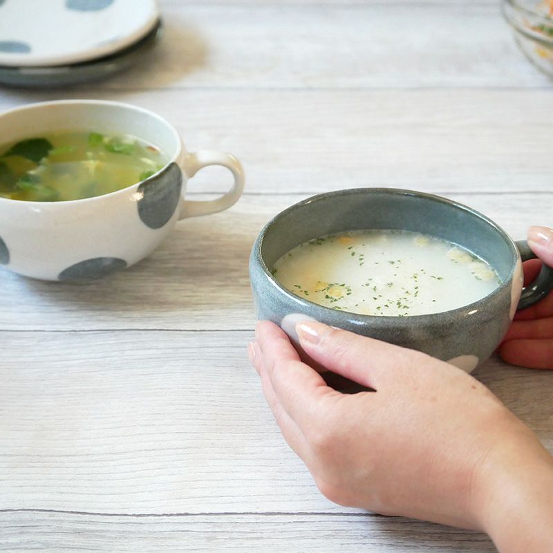 おうちでカフェ気分を味わう、温もりのある和食器。