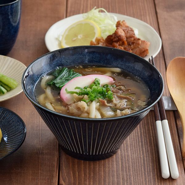 うどんやスープ、和洋問わず使えるおしゃれ丼ぶりのセット。