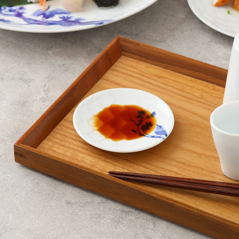 爽やかな呉須の絵柄が趣あるお皿。