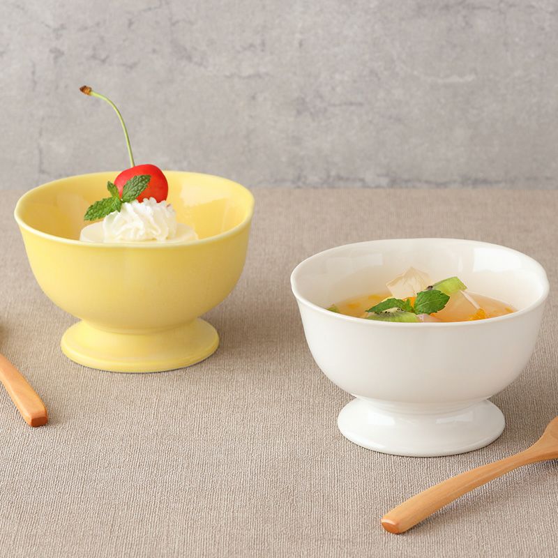 カフェ気分が楽しめる、爽やかカラーのボウル。 カフェ気分が楽しめる、爽やかカラーのボウル。