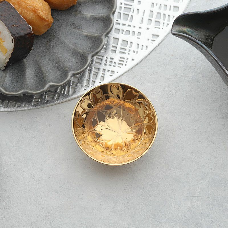 金色装飾の陶器製香合 金色装飾の陶器製香合