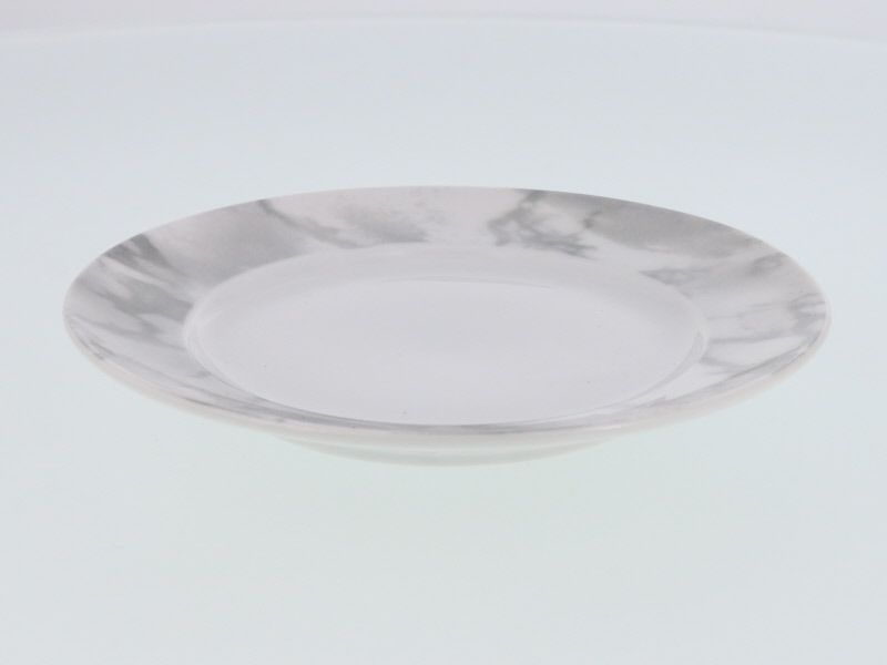 洗礼されたモダンなデザインの大理石調のプレート。