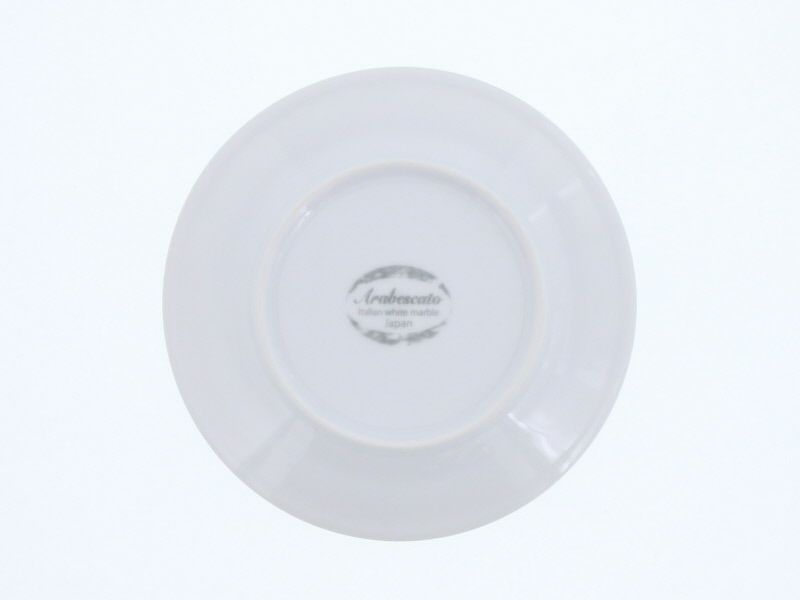 洗礼されたモダンなデザインの大理石調のプレート。