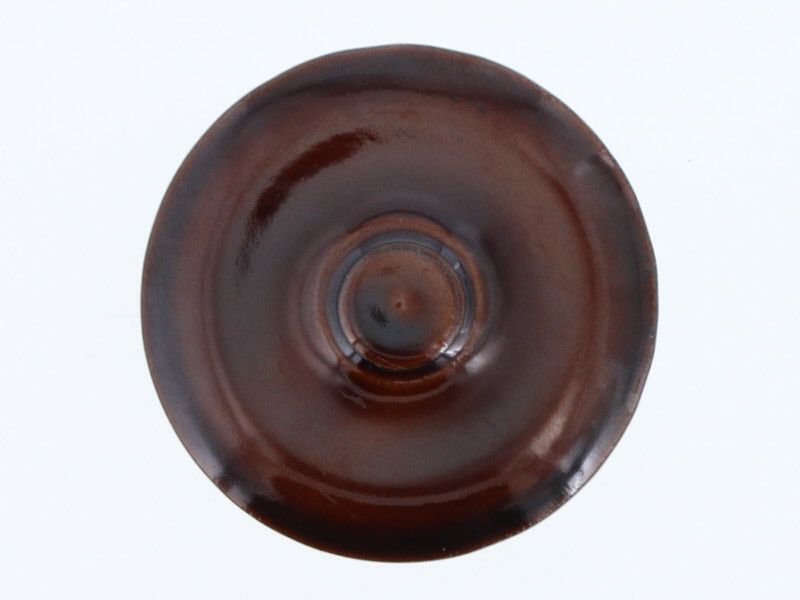 昔ながらのレトロ雰囲気。ふた付き陶製保存容器