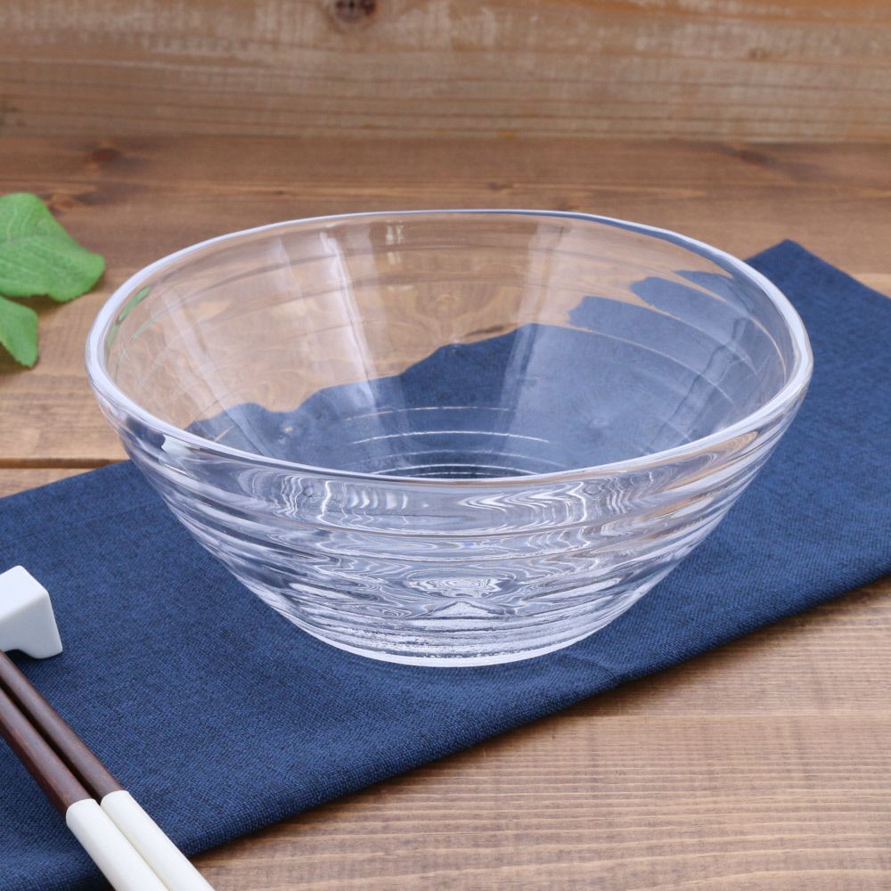 食材が引き立つガラスの器。