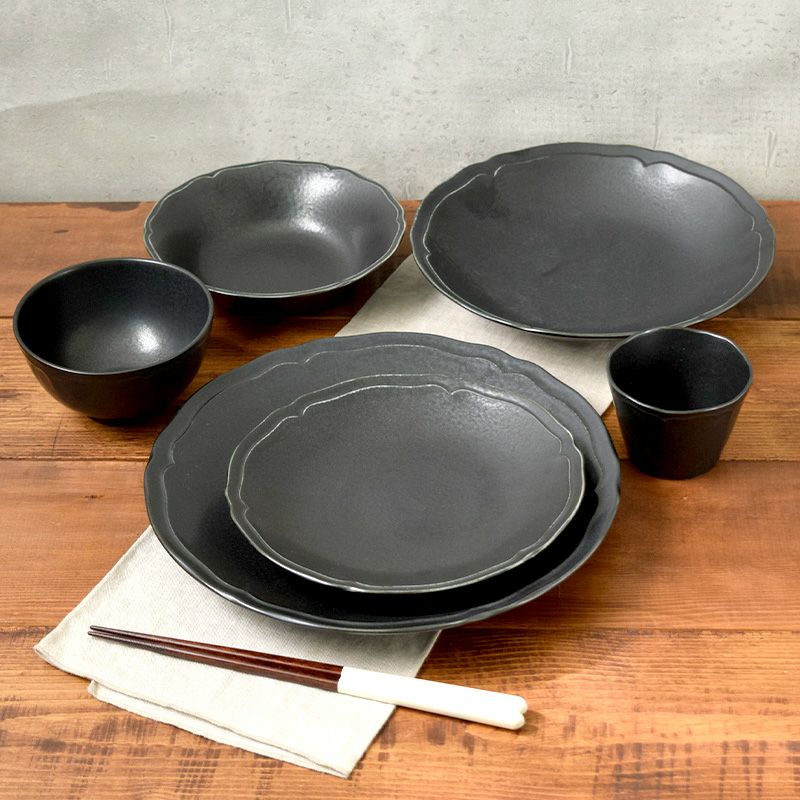 おもてなしにもぴったり！モダンな洋食器セット。