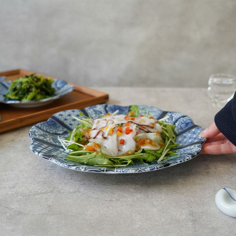 食卓を爽やかに華やかに彩るブルーの和食器