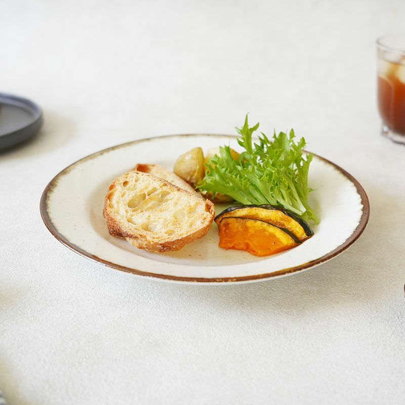 リムがおしゃれなプレート4枚セット