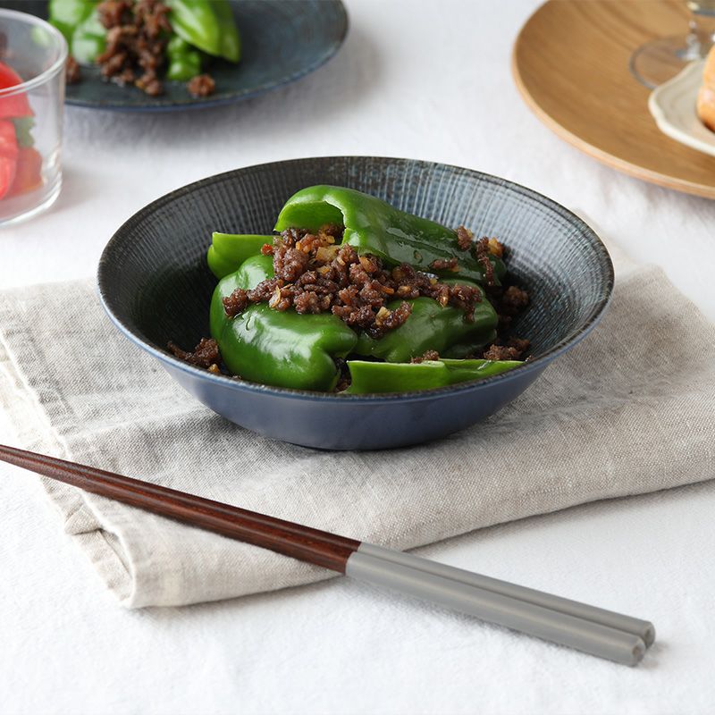 深みのあるカラーと繊細な凹凸がおしゃれな中鉢