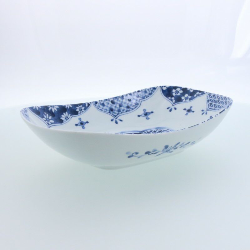 花祥瑞の美しい模様が食卓を華やかにする大きな角皿