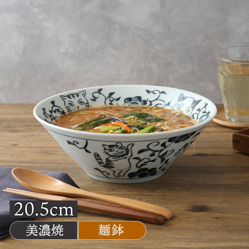 使う度にほっと癒される、猫の絵柄がかわいいラーメンどんぶり。