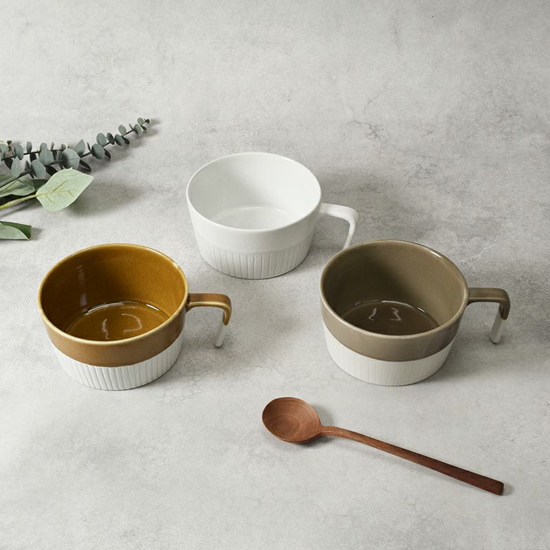 やわらかな風合いが心地よい、毎日のスープに寄り添うカップ。