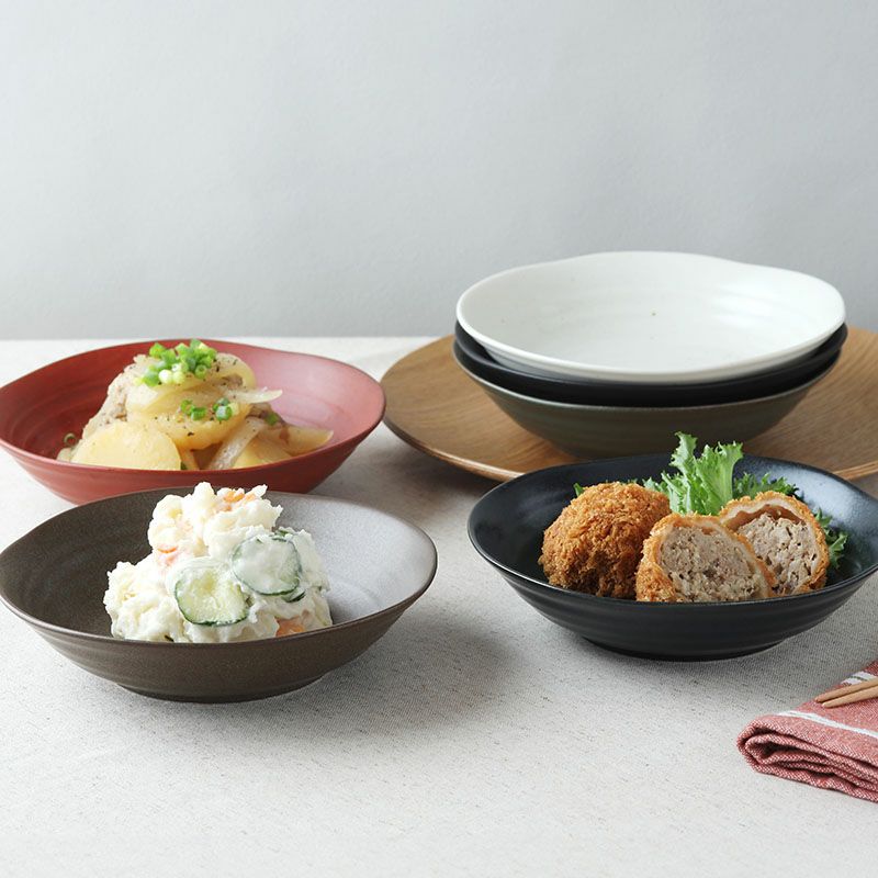 丁寧に紡がれた器と、それを使う人の時間や気持ちをつなぐシリーズです。