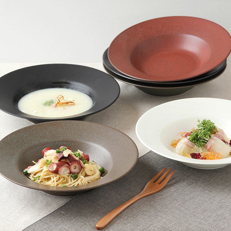 丁寧に紡がれた器と、それを使う人の時間や気持ちをつなぐシリーズです。